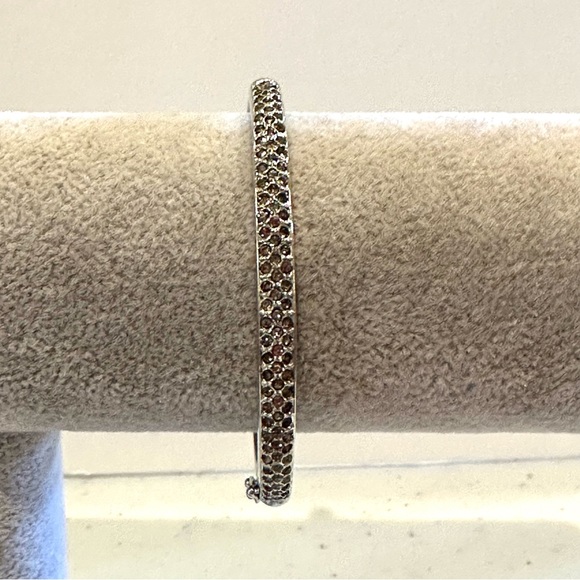 New Bracelet- made with Swarovski elements/ crystals- silver hinged bangle - Picture 2 of 15